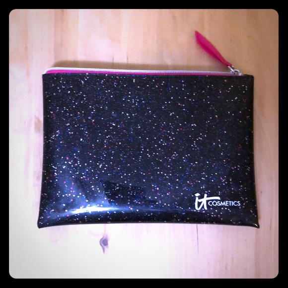it cosmetics Handbags - It Cosmetics Black Sparkling Makeup Case